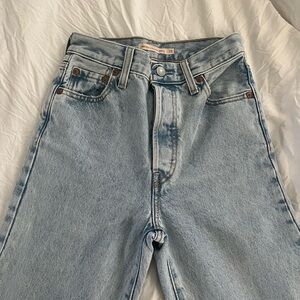 Levi’s Ribcage Ankle Straight